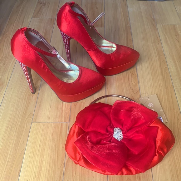 Shoes - Heels and matching clutch